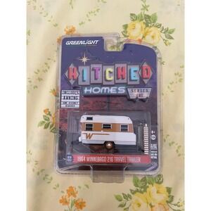 Greenlight Hitched Homes Series 1 1964 Winnebago 216 Travel Trailer 1:64 34010-C